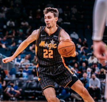 对他抱有期 对他抱有期